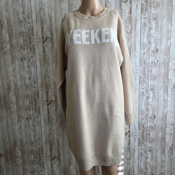 OLIVE+OAK Dresses & Skirts - Women's Olive + Oak Beige White Weekend Long Sleeve Sweater Dress M